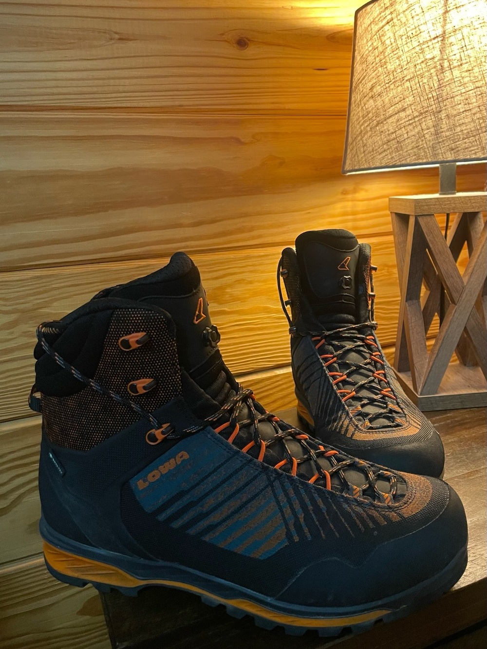 LOWA Mangart GTX Mid, US 10.5 Men’s - Picture 3 of 5
